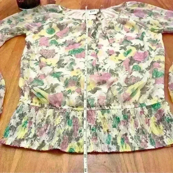 VERO MODA  Pastel yellow floral light weight long sleeves blouse. - Picture 7 of 11